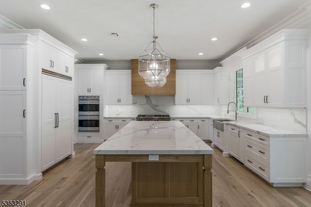 8 Cobblestone Ct, Warren Twp., NJ 07059