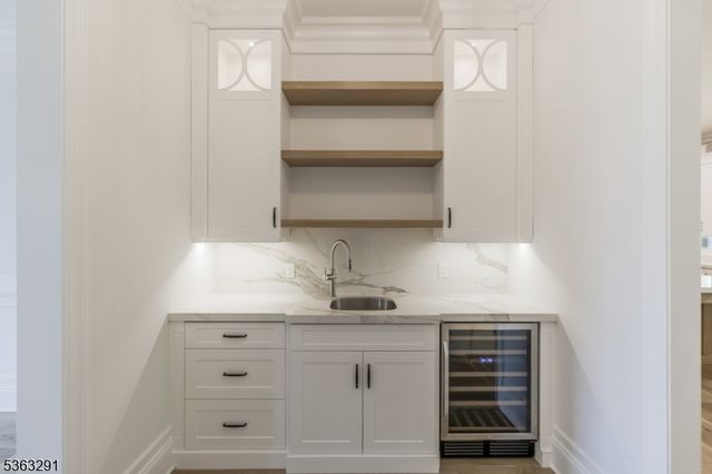 8 Cobblestone Ct, Warren Twp., NJ 07059