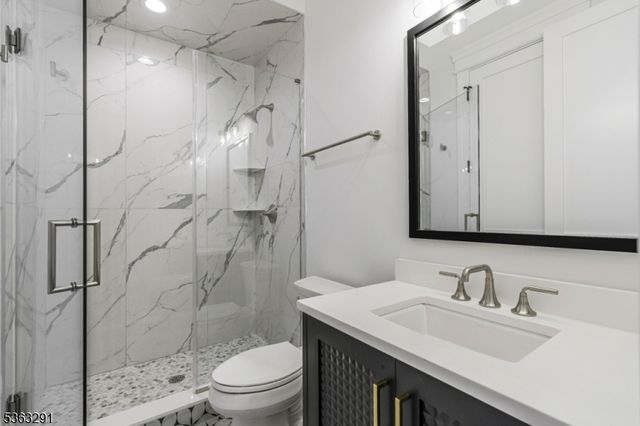 8 Cobblestone Ct, Warren Twp., NJ 07059