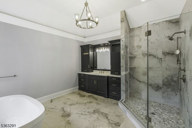 8 Cobblestone Ct, Warren Twp., NJ 07059