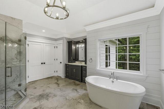 8 Cobblestone Ct, Warren Twp., NJ 07059