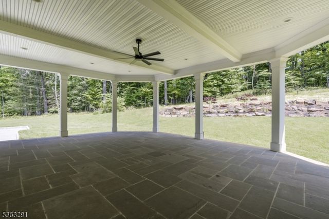 8 Cobblestone Ct, Warren Twp., NJ 07059