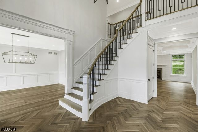 8 Cobblestone Ct, Warren Twp., NJ 07059