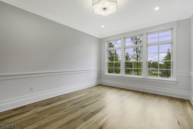 8 Cobblestone Ct, Warren Twp., NJ 07059