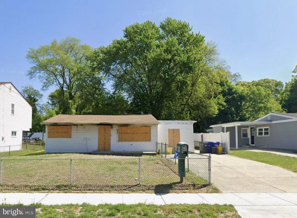 657 N COLES AVE, MAPLE SHADE, NJ 08052 — exterior