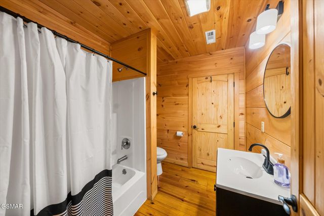 3616 Henry Town Road, Sevierville, TN 37876