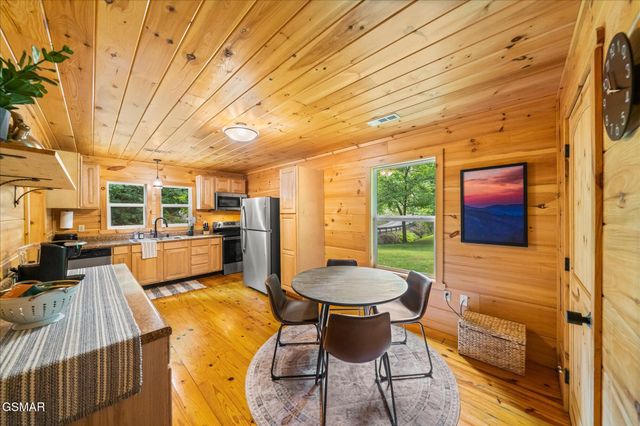 3616 Henry Town Road, Sevierville, TN 37876