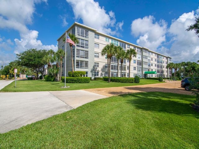 2333 Indian River Boulevard 506, Vero Beach, FL 32960