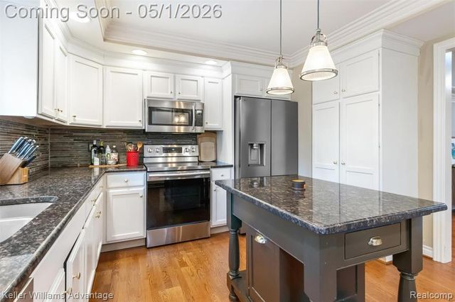 2630 Warner Drive, West Bloomfield, MI 48324