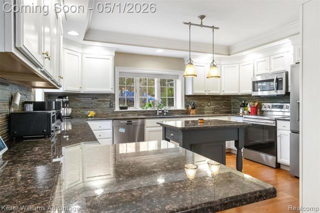 2630 Warner Drive, West Bloomfield, MI 48324