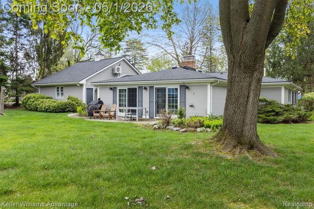 2630 Warner Drive, West Bloomfield, MI 48324