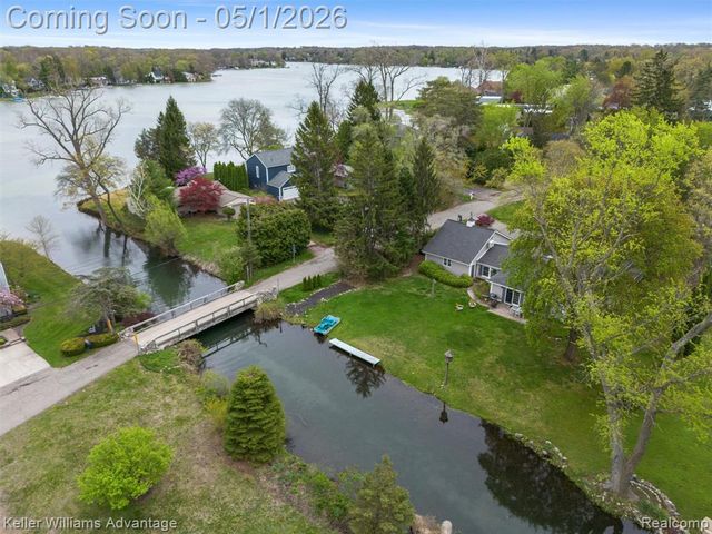 2630 Warner Drive, West Bloomfield, MI 48324