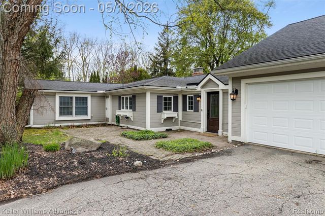 2630 Warner Drive, West Bloomfield, MI 48324