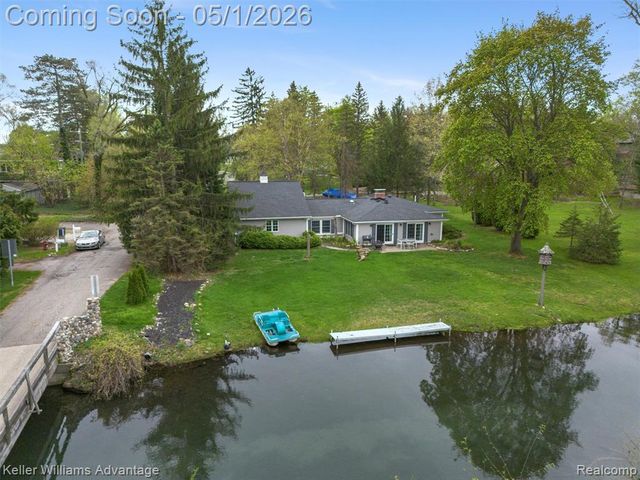 2630 Warner Drive, West Bloomfield, MI 48324