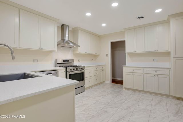 312 Dahlia Street, New Iberia, LA 70563