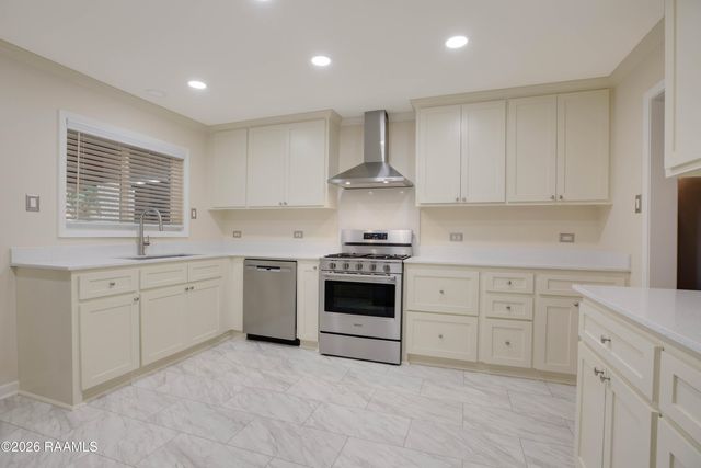 312 Dahlia Street, New Iberia, LA 70563