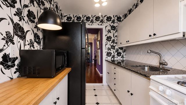 75-05 210th Street 4N, Oakland Gardens, NY 11364