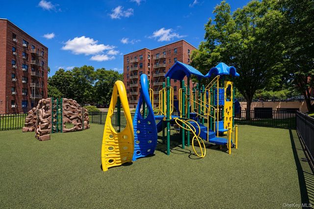 75-05 210th Street 4N, Oakland Gardens, NY 11364