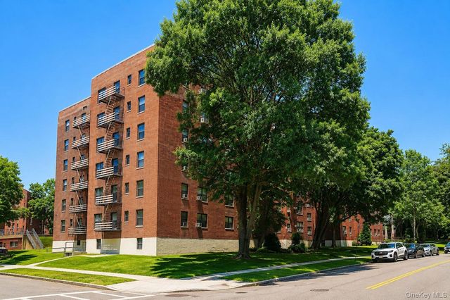 75-05 210th Street 4N, Oakland Gardens, NY 11364