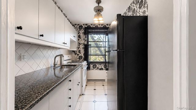 75-05 210th Street 4N, Oakland Gardens, NY 11364