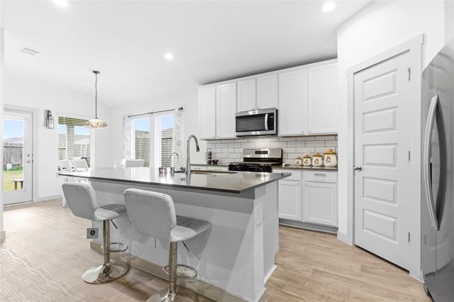 610 Lost Creek Drive, Baytown, TX 77523