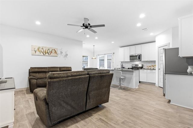 610 Lost Creek Drive, Baytown, TX 77523