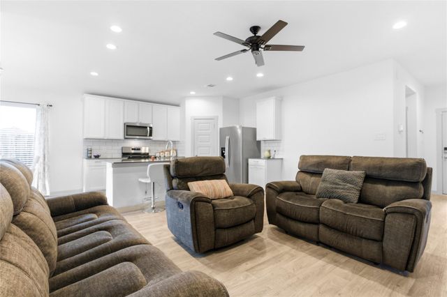 610 Lost Creek Drive, Baytown, TX 77523