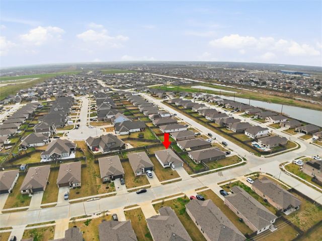 610 Lost Creek Drive, Baytown, TX 77523