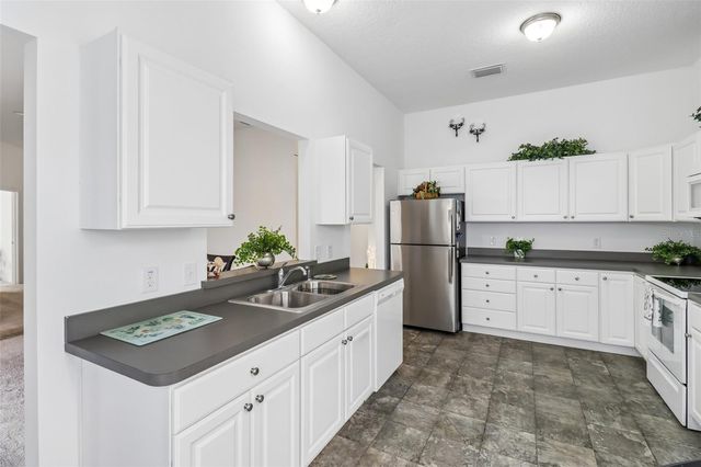 2408 CARRIAGE HILL WAY, The Villages, FL 32162
