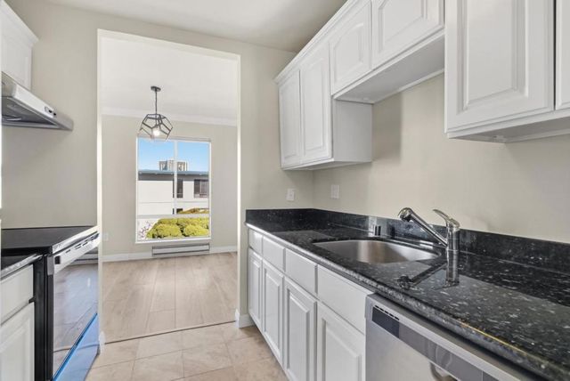 8 Commodore Drive C457, Emeryville, CA 94608