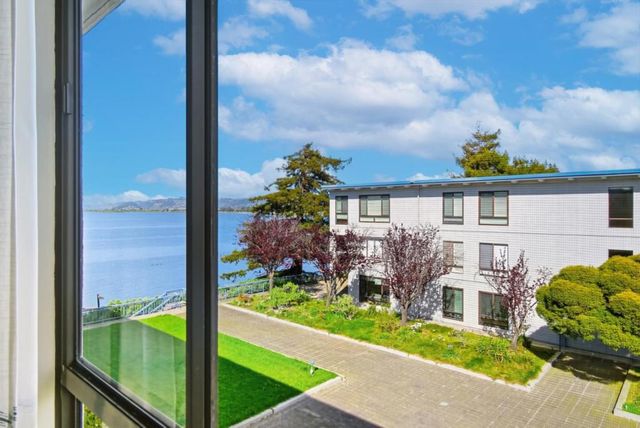 8 Commodore Drive C457, Emeryville, CA 94608
