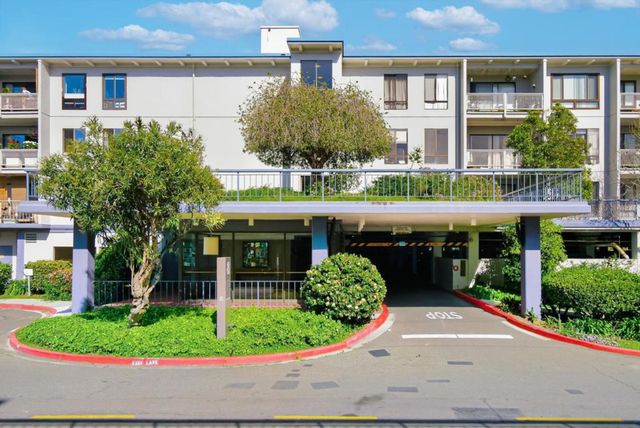 8 Commodore Drive C457, Emeryville, CA 94608
