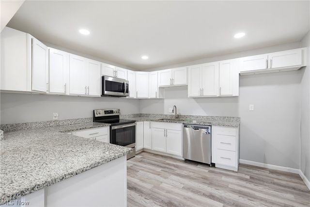 2345 Triplett Boulevard, Akron, OH 44312