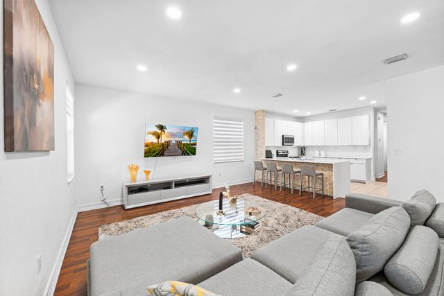 11491 NW 82nd Terrace NW, Doral, FL 33178