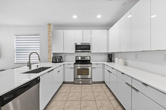 11491 NW 82nd Terrace NW, Doral, FL 33178