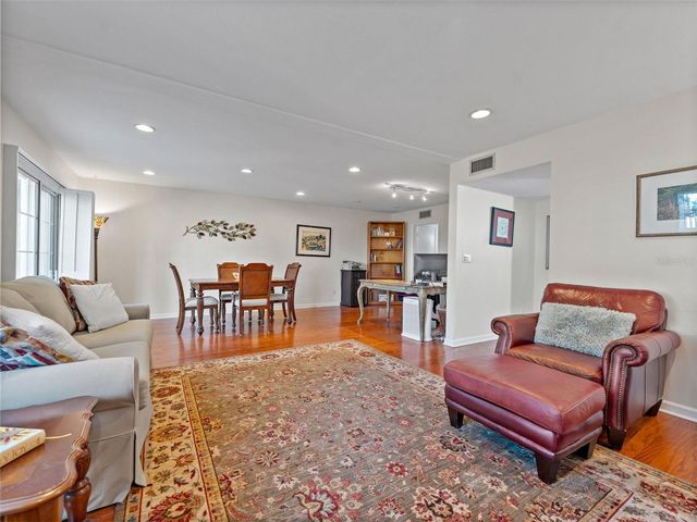 110 S LAUBER WAY, Tampa, FL 33609