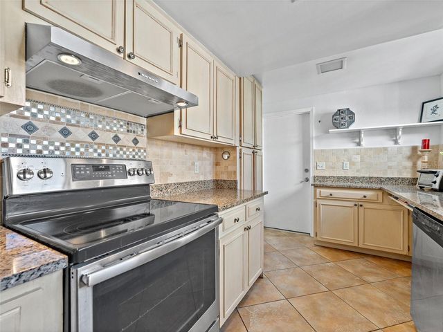 110 S LAUBER WAY, Tampa, FL 33609