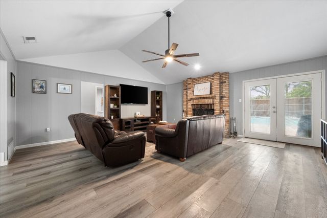 3800 Twin Creek Drive, Arlington, TX 76015