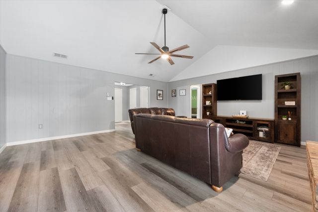 3800 Twin Creek Drive, Arlington, TX 76015