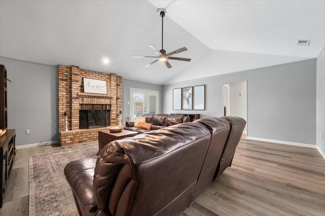 3800 Twin Creek Drive, Arlington, TX 76015