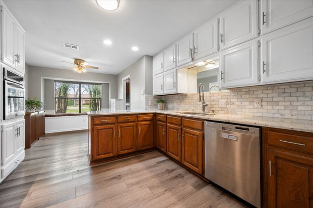 3800 Twin Creek Drive, Arlington, TX 76015