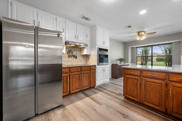 3800 Twin Creek Drive, Arlington, TX 76015