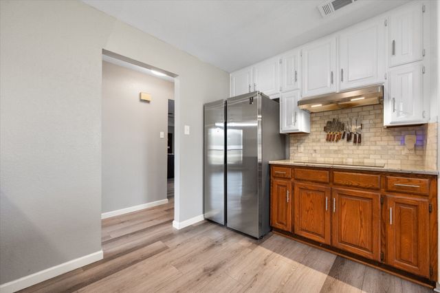 3800 Twin Creek Drive, Arlington, TX 76015