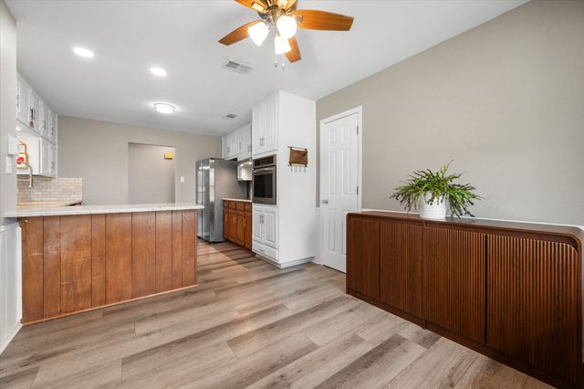 3800 Twin Creek Drive, Arlington, TX 76015