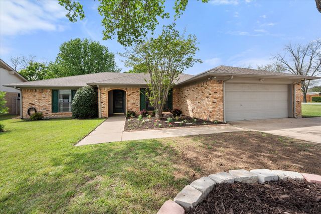 3800 Twin Creek Drive, Arlington, TX 76015