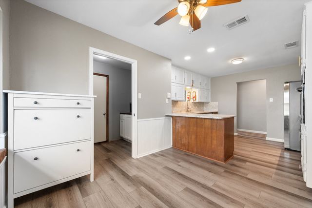 3800 Twin Creek Drive, Arlington, TX 76015