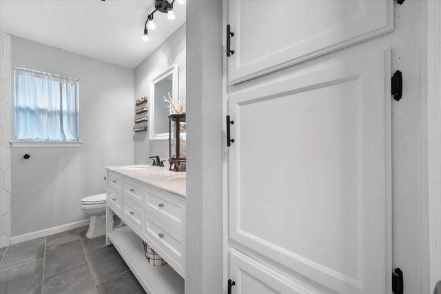 3800 Twin Creek Drive, Arlington, TX 76015