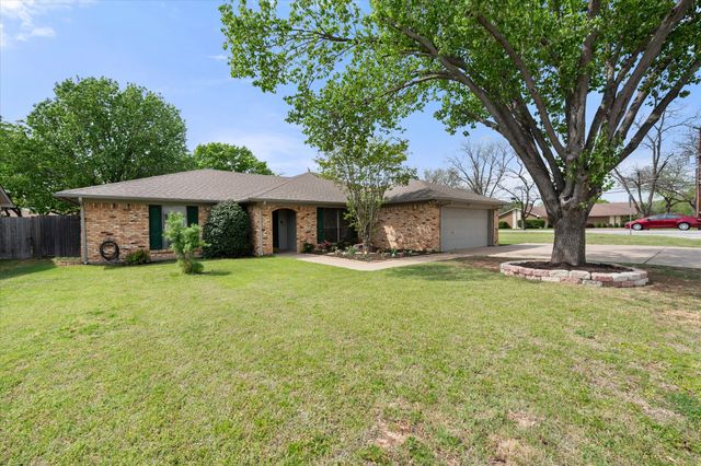 3800 Twin Creek Drive, Arlington, TX 76015