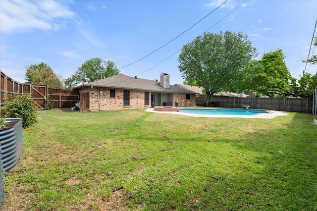 3800 Twin Creek Drive, Arlington, TX 76015