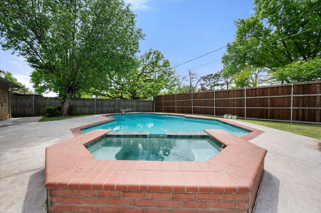 3800 Twin Creek Drive, Arlington, TX 76015